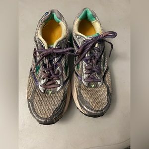 Brooks ghost shoes women size 8